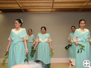 年末多文化交流会フィリピンママのダンス